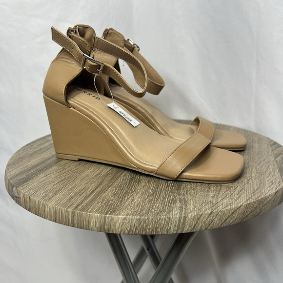Torrid Women's Square Toe Demi Wedge 9WW Extra-Wide Tan Neutral Back Zipper - Picture 1 of 11